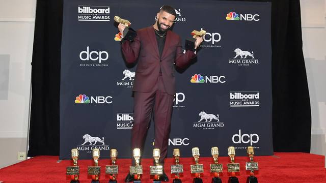 FOTO: Drake arrasó en los Billboard con 12 premios