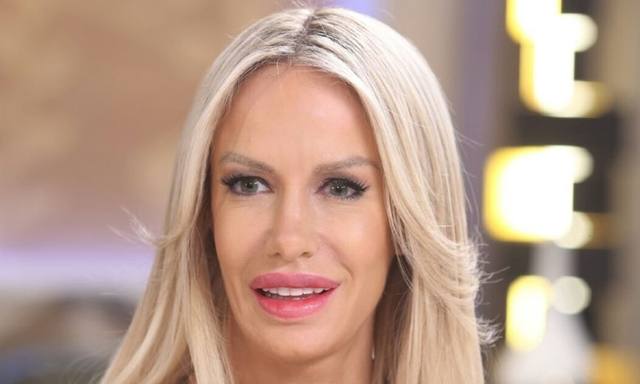 Luciana Salazar y un hombre que le 