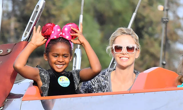 Charlize Theron confirmó que su hija es transgénero