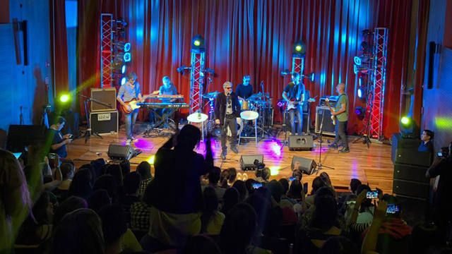 FM Córdoba presentó a Estelares en Casa Naranja