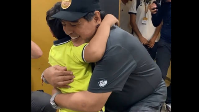 Video: Maradona llevó a Dieguito Fernando al colegio