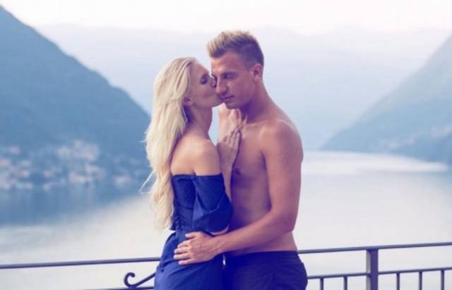 Maxi López y su novia.