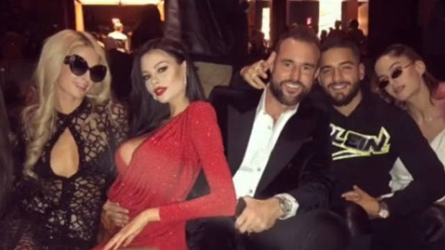 FOTO: La sugestiva foto entre Maluma y Paris Hilton en una fiesta