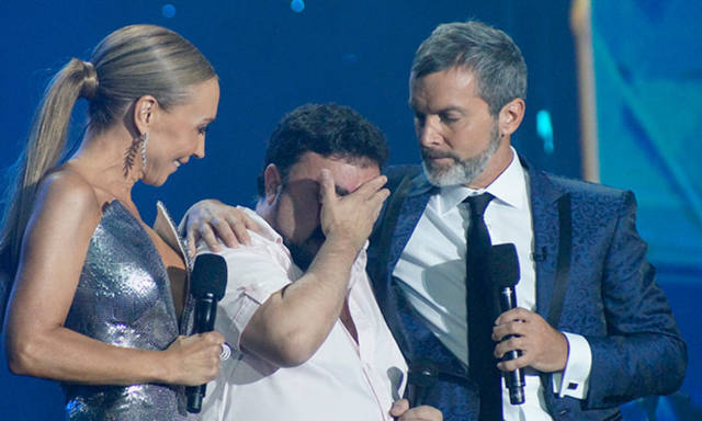 El llanto desconsolado del cantante de Amar Azul en Chile