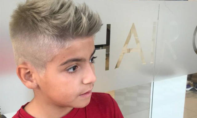 El nuevo look de Benjamín, igual a su padre.