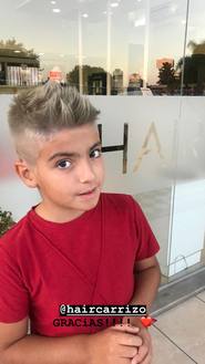El hijo del Kun Agüero se tiñó el pelo y quedó como su papá