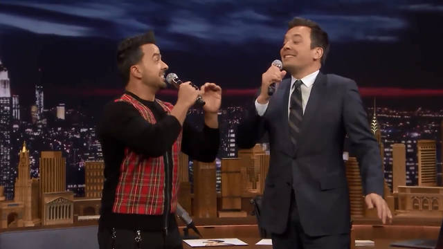 El cantante presenta su nuevo material