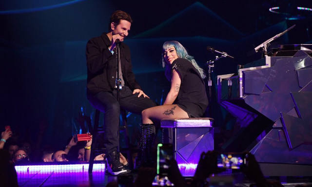 Bradley Cooper y Lady Gaga cantaron juntos en Las Vegas