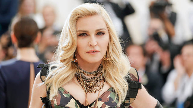 FOTO: Rotundo cambio de look de Madonna: de rubia a morocha