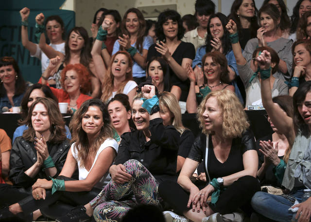 FOTO: Actrices apoyaron denuncia de violación contra Juan Darthés