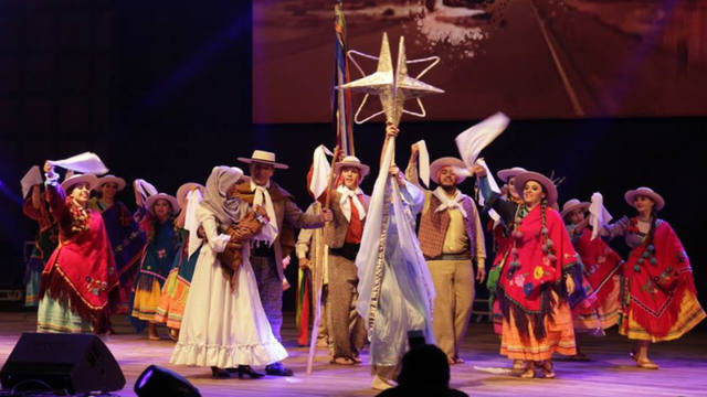 La Fiesta Nacional de la Calle Angosta comenzó el jueves.
