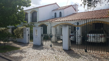 Entraron y robaron en la casa de Cacho Castaña