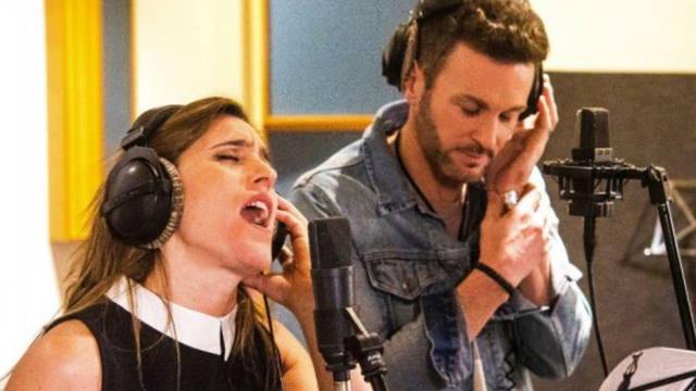 Soledad y Axel cantan contra la violencia de género