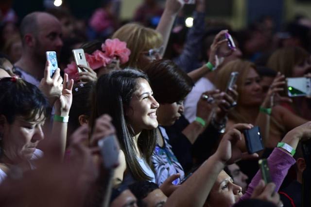 FOTO: Ulises Bueno llevó sus hits ante 20 mil personas en Santa Fe