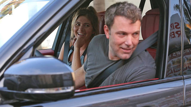 Ben Affleck de novio con una sexy modelo Playboy