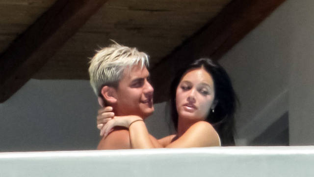 Oriana y Paulo Dybala, a puro mimo y besos en Grecia