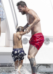 Las vacaciones top de Messi y Antonella en Ibiza