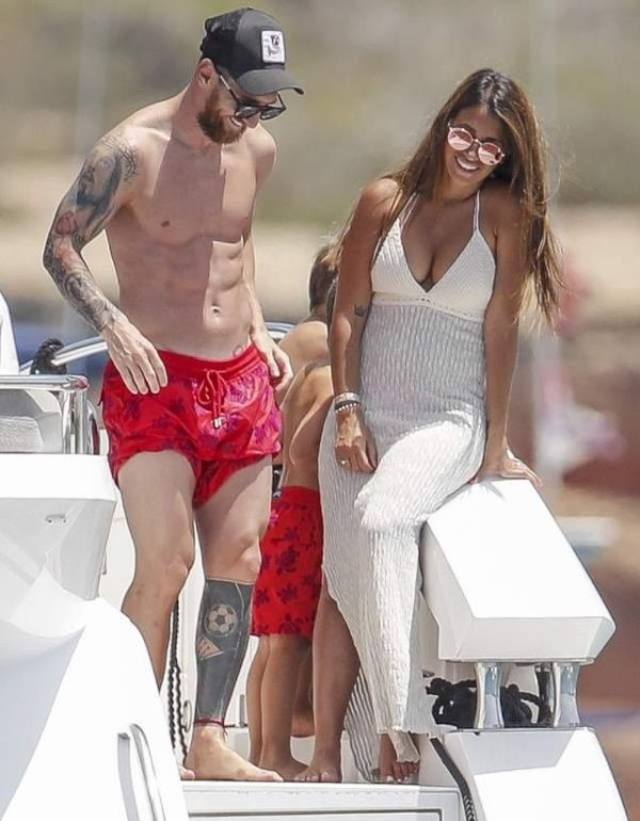 FOTO: Las vacaciones top de Messi y Antonella en Ibiza