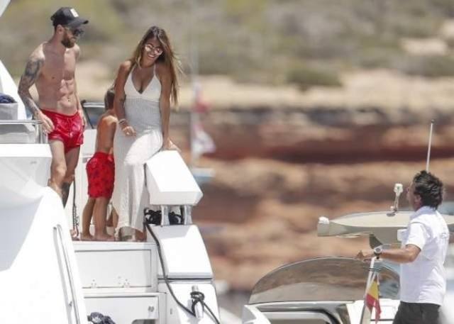 Las vacaciones top de Messi y Antonella en Ibiza