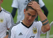 Dybala se tiñó el pelo y sus fans