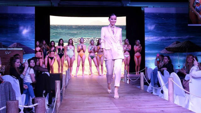 Desfile de la China Suárez