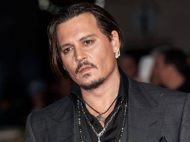 Depp lució un aspecto muy diferente al que acostumbra.
