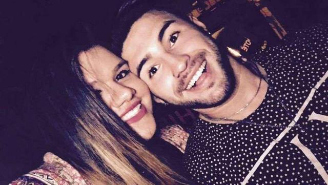 La hija del conductor de Intrusos, muy enamorada.