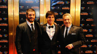 Los protagonistas celebraron el suceso de la serie.