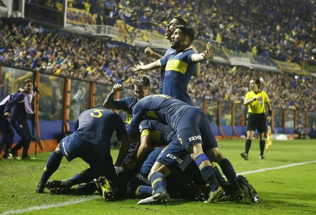 FOTO: De la mano de Tevez, Boca lo dio vuelta y ganó su zona
