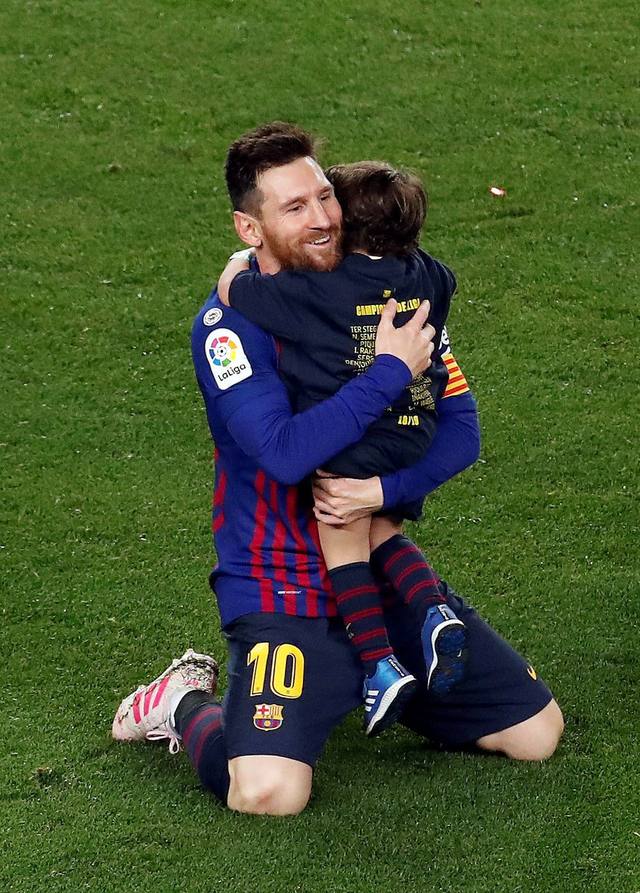 FOTO: El conmovedor festejo de Messi con sus hijos