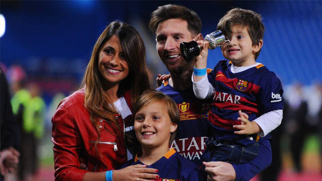FOTO: Agustín Messi junto a la familia del crack argentino