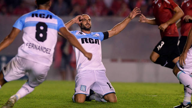 FOTO: Racing superó a Independiente y sigue firme en la punta