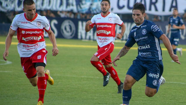 FOTO: Independiente Rivadavia empató con Morón y sigue prendido