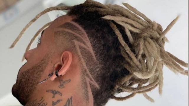 El futbolista sorprendió a sus seguidores con el look.