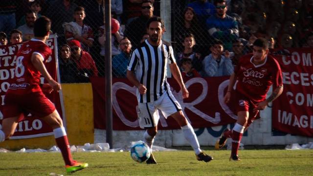 FOTO: El equipo de Mendoza igualó sin goles en Ramallo por la ida.