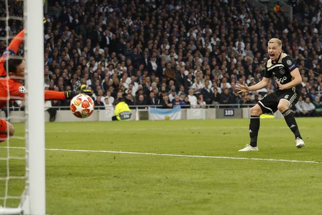 Ajax sorprendió a Tottenham en Londres en la ida de semis