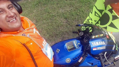 AUDIO: Se sacó foto en la moto de Valentino Rossi y se hizo viral