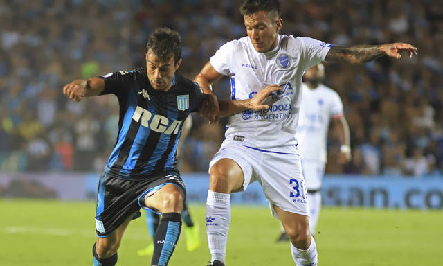 FOTO: Racing goleó a Godoy Cruz y sigue puntero junto a Defensa
