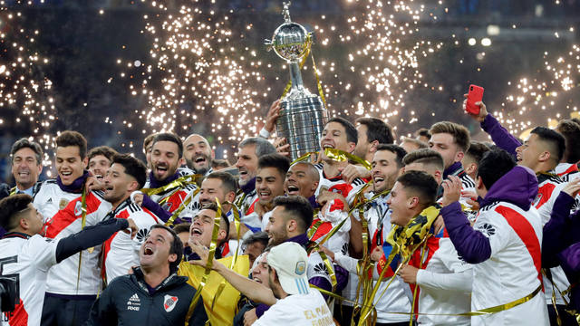 FOTO: River alza su cuarta Copa Libertadores.