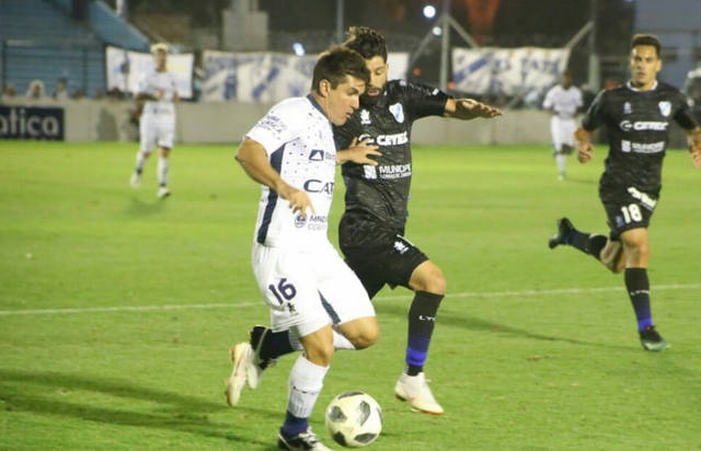 Independiente Rivadavia frenó su buena racha ante Temperley