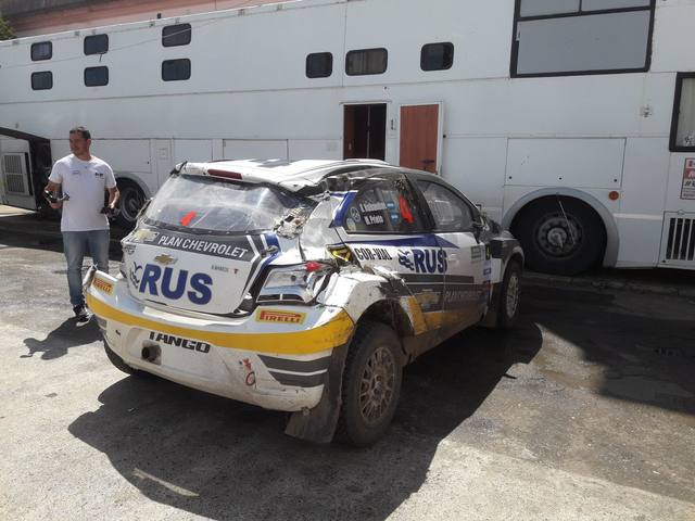 Así quedó el auto del corredor oriundo de Unquillo.