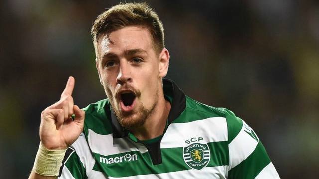 Futbolista salvó a su compañero desvanecido en pleno partido