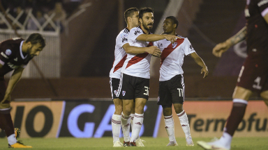 1º Gol de River (Scocco)