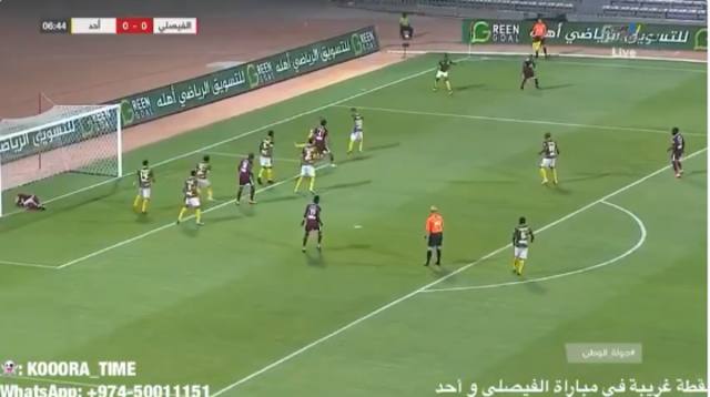 FOTO: La insólita secuencia que evitó un gol en el fútbol árabe