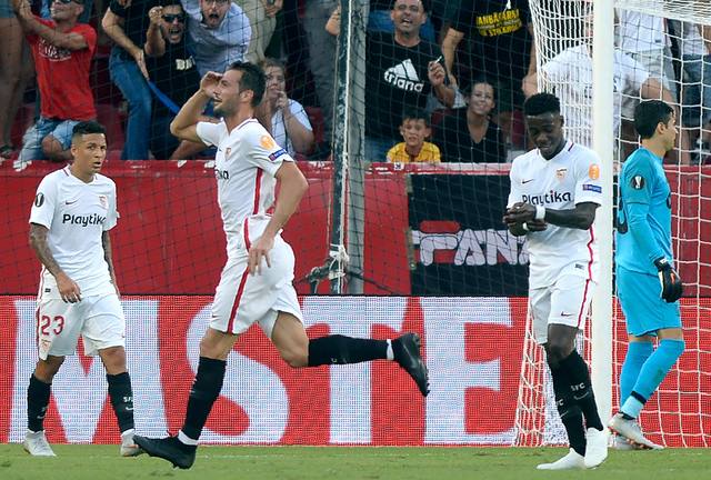 FOTO: Con tres gritos argentinos, Sevilla debutó con una goleada
