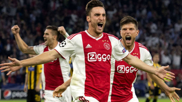FOTO: Con un sensacional Tagliafico, Ajax venció al AEK Atenas