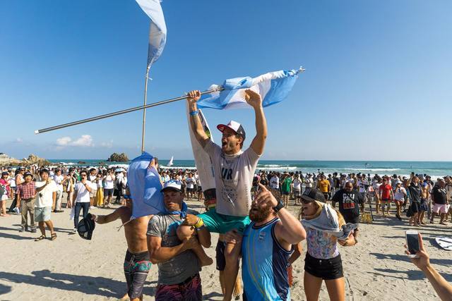 FOTO: Un argentino se coronó campeón mundial de surf
