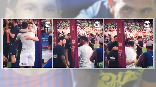 FOTO: El efusivo abrazo de Messi con Tevez en el Camp Nou