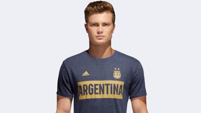 La nueva camiseta de la Selección, azul y oro