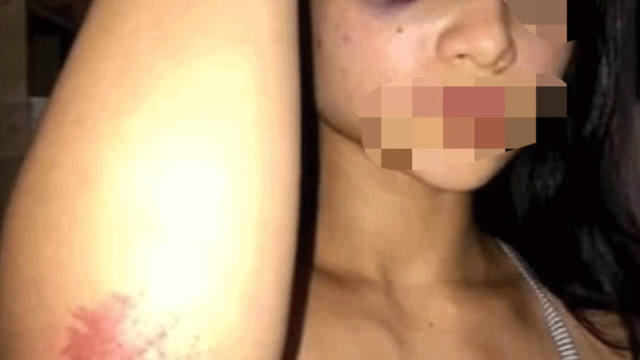 FOTO: Dos policías detenidos acusados de abusar de una joven